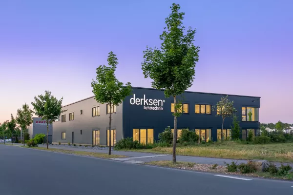 Derksen Firmengebäude - Straßenansicht