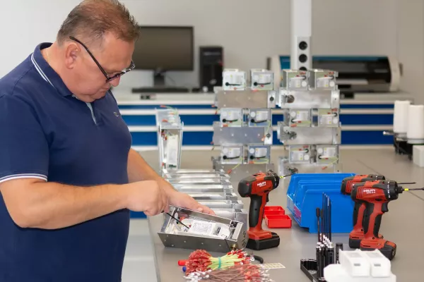 Derksen Lichttechnik - Produktion und Mitarbeiter