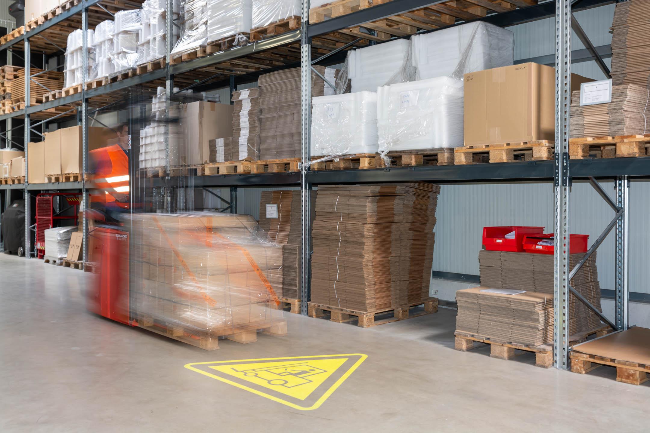 Derksen Lichttechnik - Lager und Gabelstapler