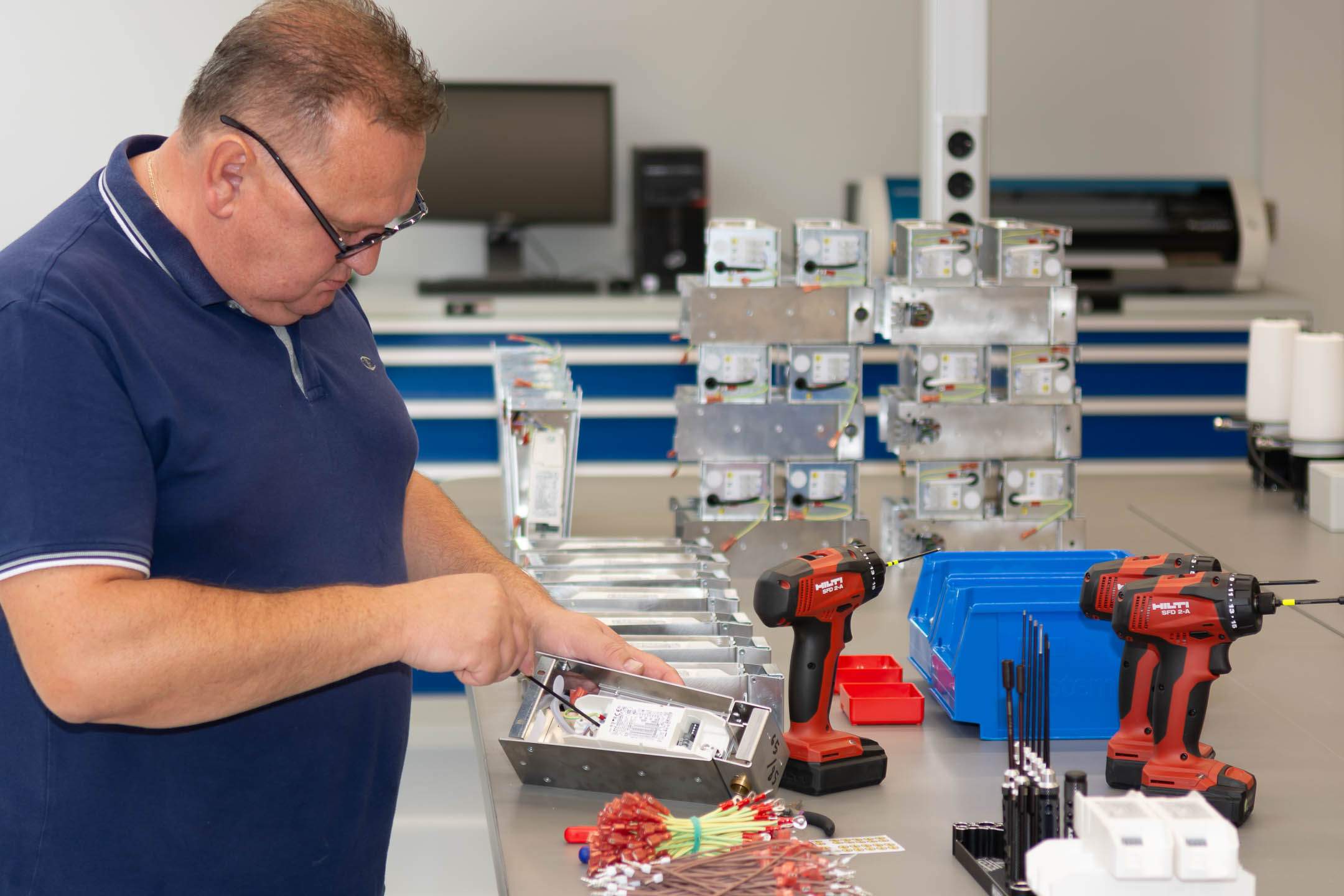 Derksen Lichttechnik - Produktion und Mitarbeiter