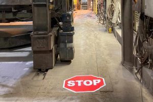 Projizierte Warnsymbole bei den Lech‑Stahlwerken